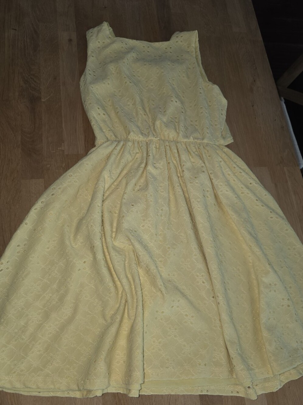 Tahari Girls Yellow Eyelet Summer Dress - Lightweight Sz 10 GUC